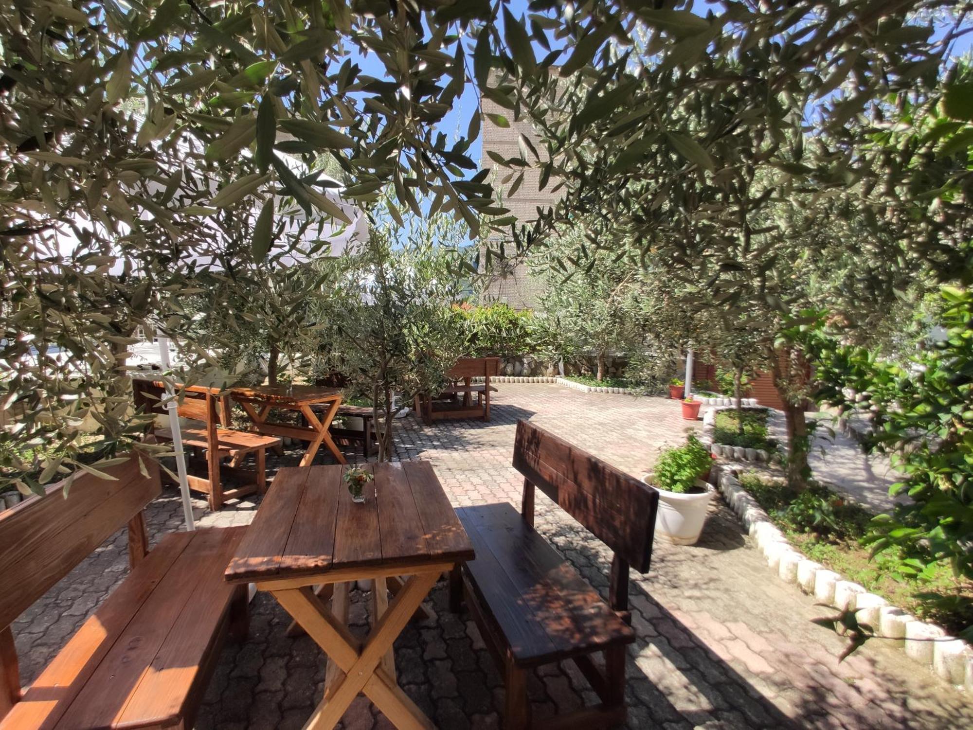 Elvish Garden Boutique B&B Berat Bagian luar foto